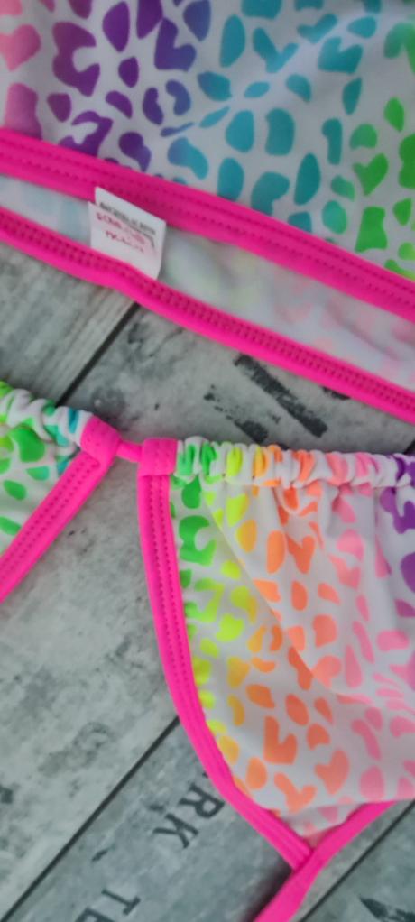 Viacfarebne plavky, l