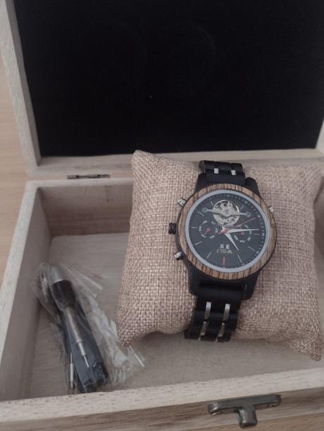 Drevené hodinky wolf,