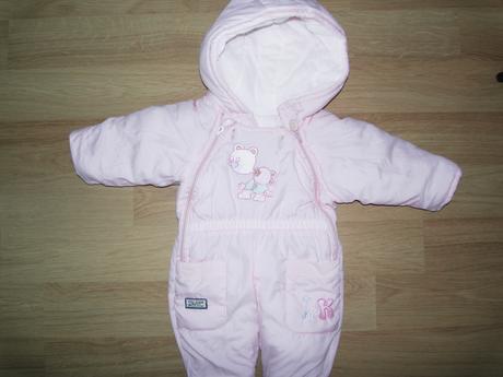 Zimný ružový overal, 56