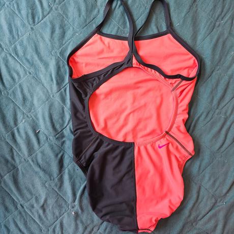 Jednodielne celé plavky značky nike, nike,m