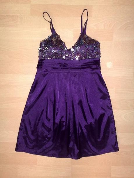 Zaujímavé fialové šaty, m