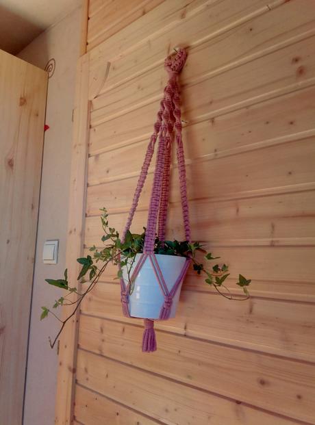 Staroružový závesný kvetináč, 