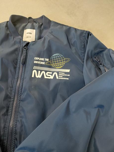 Len raz oblecena- modra bombera 158, 158