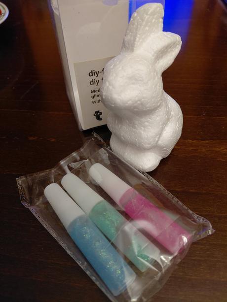 Dekorativny zajacik s trblitavym lepidlom, 