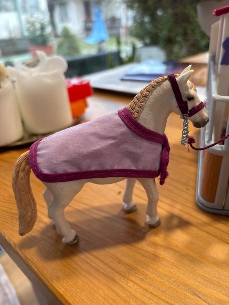 Schleich stajňa s koňom,