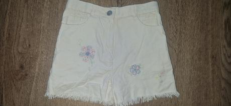 Biele kraťasy, marks & spencer,134