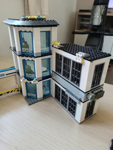Lego city 60141 policajná stanica,