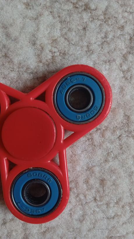 Fidget spinner, 