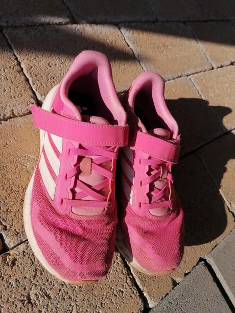 Tenisky aj halové, adidas,35