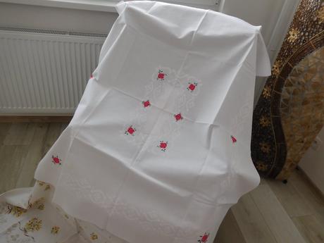 Biela bavlnený obrus ruža,, 