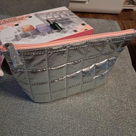 Clinique očné krémy a špirála, 