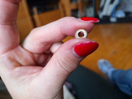 Predám zlatú koralku., pandora