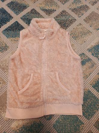 Dievčenská chlpatá vestička, 104