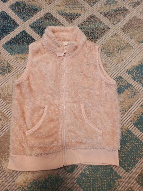 Dievčenská chlpatá vestička, 104