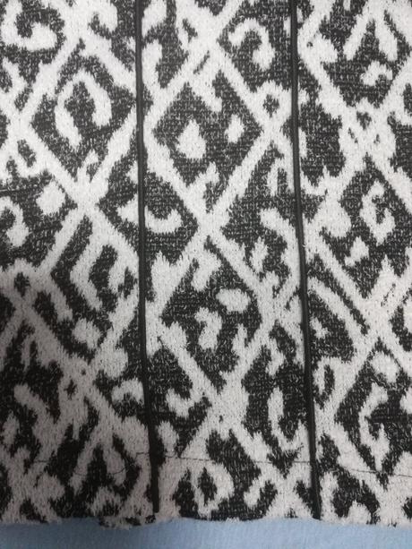 Krásne vzorované šaty, 46