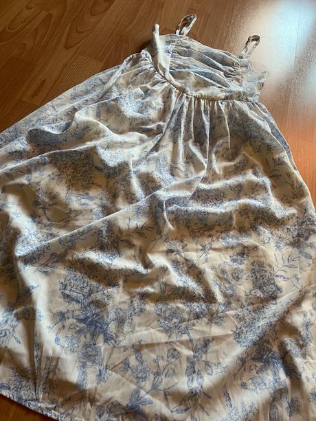 Dievčenské šaty, 146