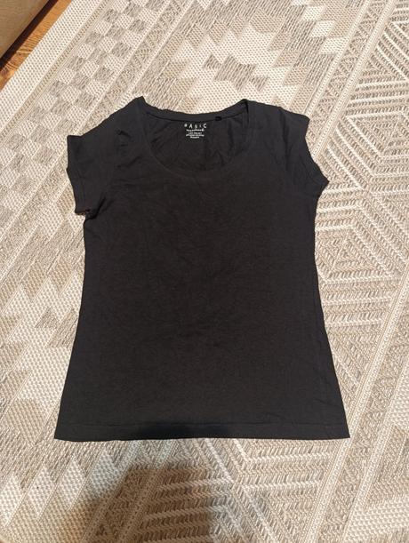 Čierne tričko nevyblednuté, s