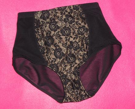 Stahujuce krajkovane nohavicky, s