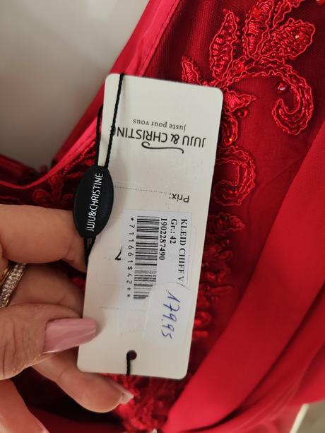 Spoločenské šaty, 42