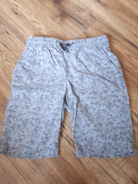2x šortky, f&f,146