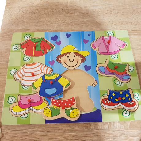 Vkladacia hračka,obliekanie 12+, 