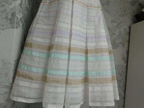 Luxusne velmi pekne šaty, 40