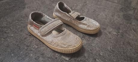 Trblietavé topánky, 27