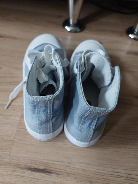 Šnurovacie topánky, 30