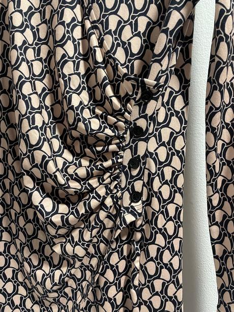 Šaty s výstrihom, m