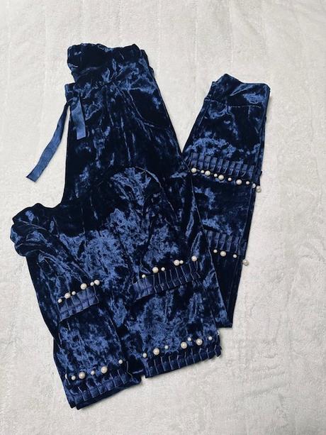 Tmavomodrá velúrová súprava s perličkami, m