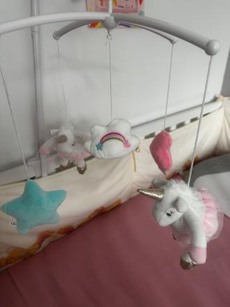 Kolotoč nad postieľku dou dou et compagnie, 