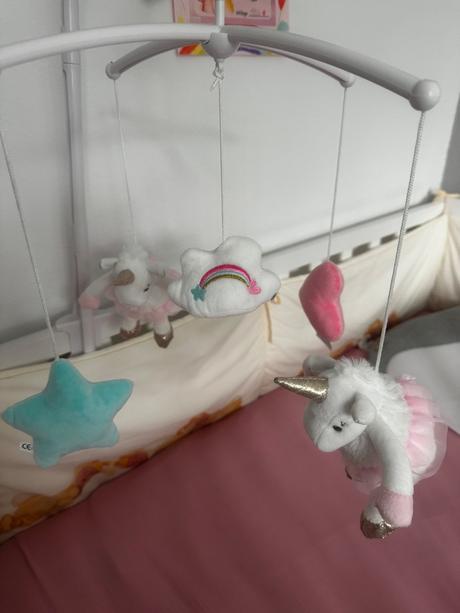 Kolotoč nad postieľku dou dou et compagnie, 