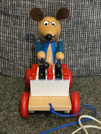 Drevená hračka - ťahacia myš s xylofonom,