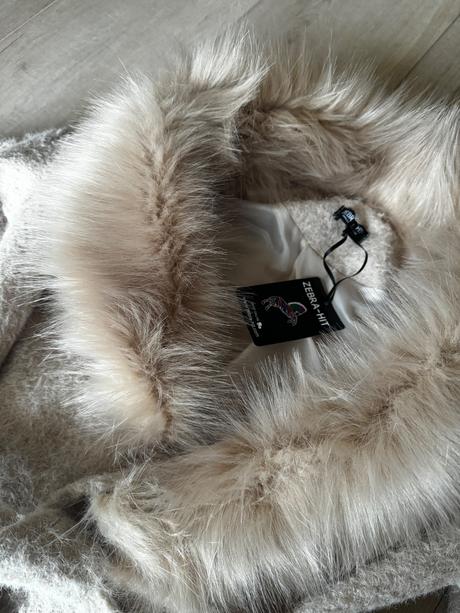 Kabát s umelou kozusinou,