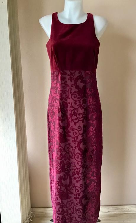 Krásne zamatové šaty monix /96, 38 / 40