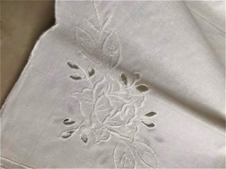 Starý batistový obrus, 