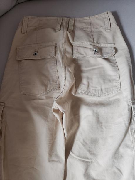 Dámske karga č. 32, bershka,32