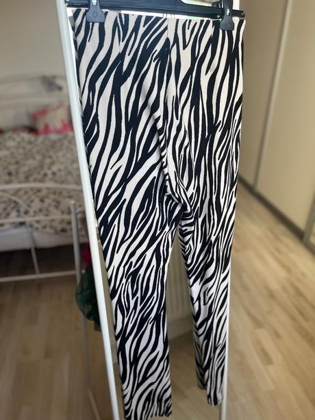 Stradivarius zebrovane leginy bezove cierne, stradivarius,l