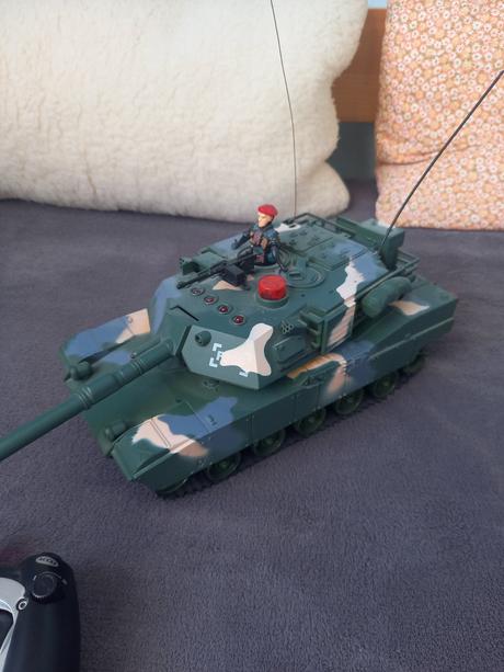 Tank na ovládanie,