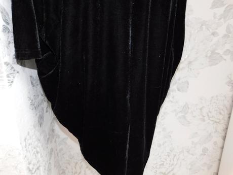 Trendy zamatove šaty, 38