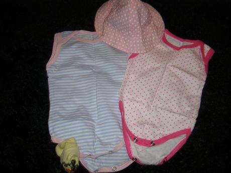 Výbava na leto 2x body + klobúčik a ponožky, cherokee,62