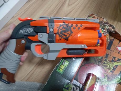 Nerf pisto zombil, 