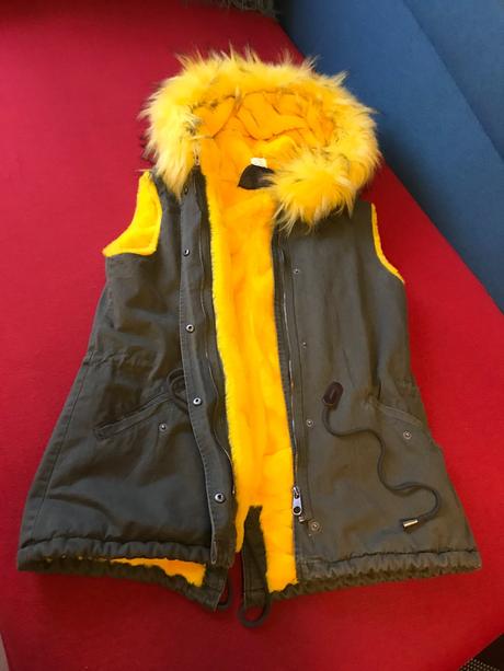 Vesta zateplena skapucou vel. s, s