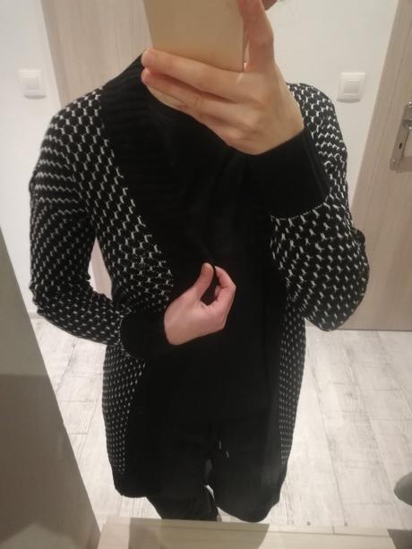 Čierno-biely sveter john cabot, s