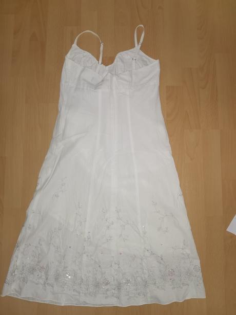 Biele lahke bavlnene zdobene saty, s