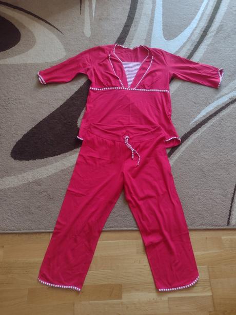 Pyžamo, domáci úbor, 42