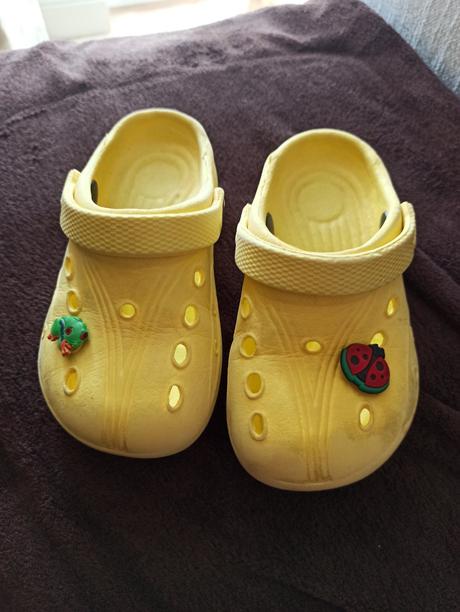 Gumené šľapky, 25