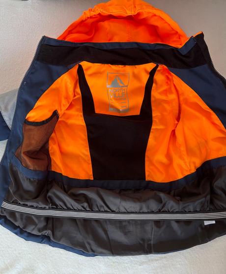 Žiarivá a extra teplá lyžiarska bunda, c&a,122