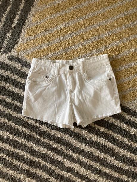 Biele kraťase yfk, 146