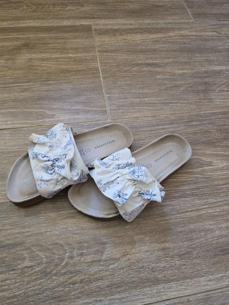 Šlapky č.35, reserved,35